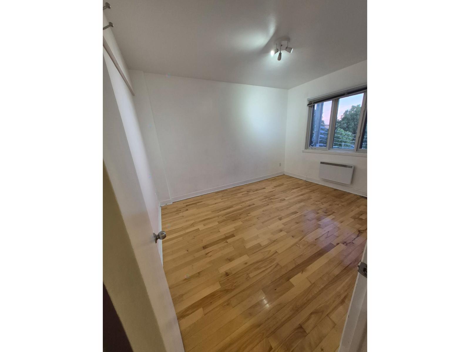 7021 22e Avenue, #3 Property Photo 1