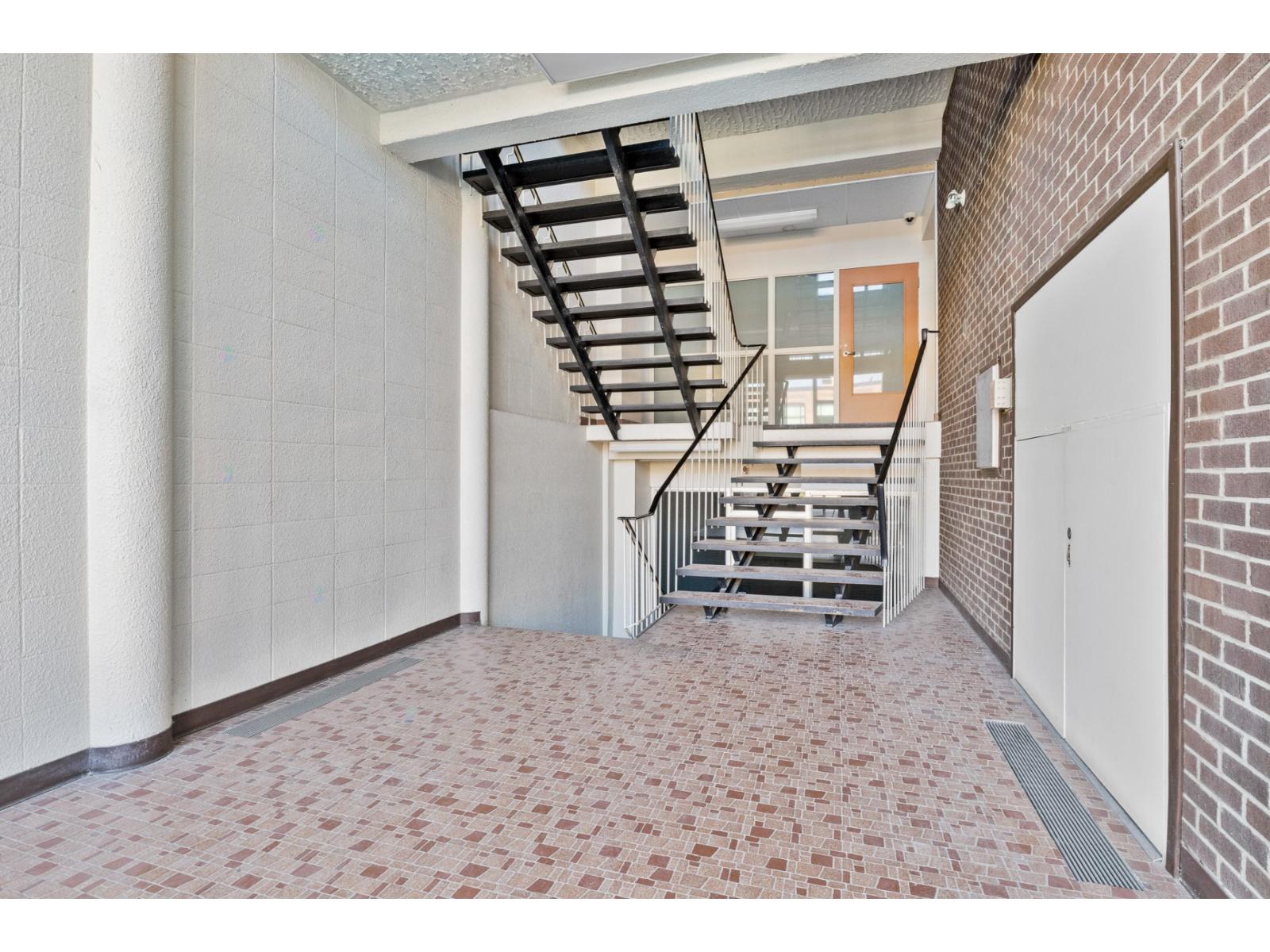 740 Rue Galt O., #batisse Property Photo 6