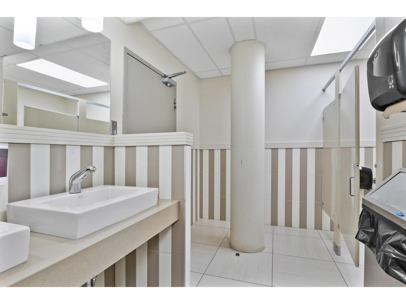 740 Rue Galt O., #batisse Property Photo 14