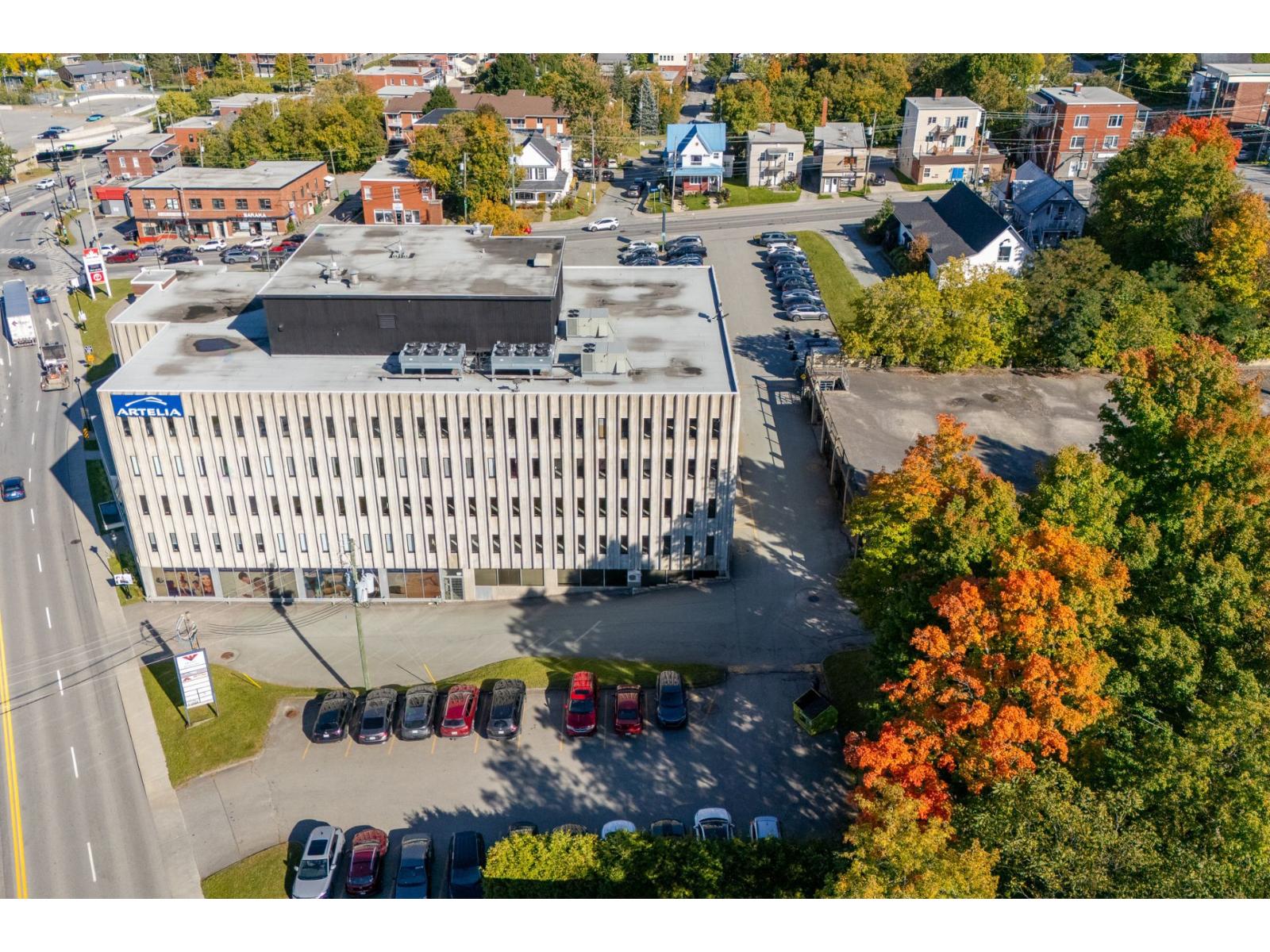 740 Rue Galt O., #batisse Property Photo 35