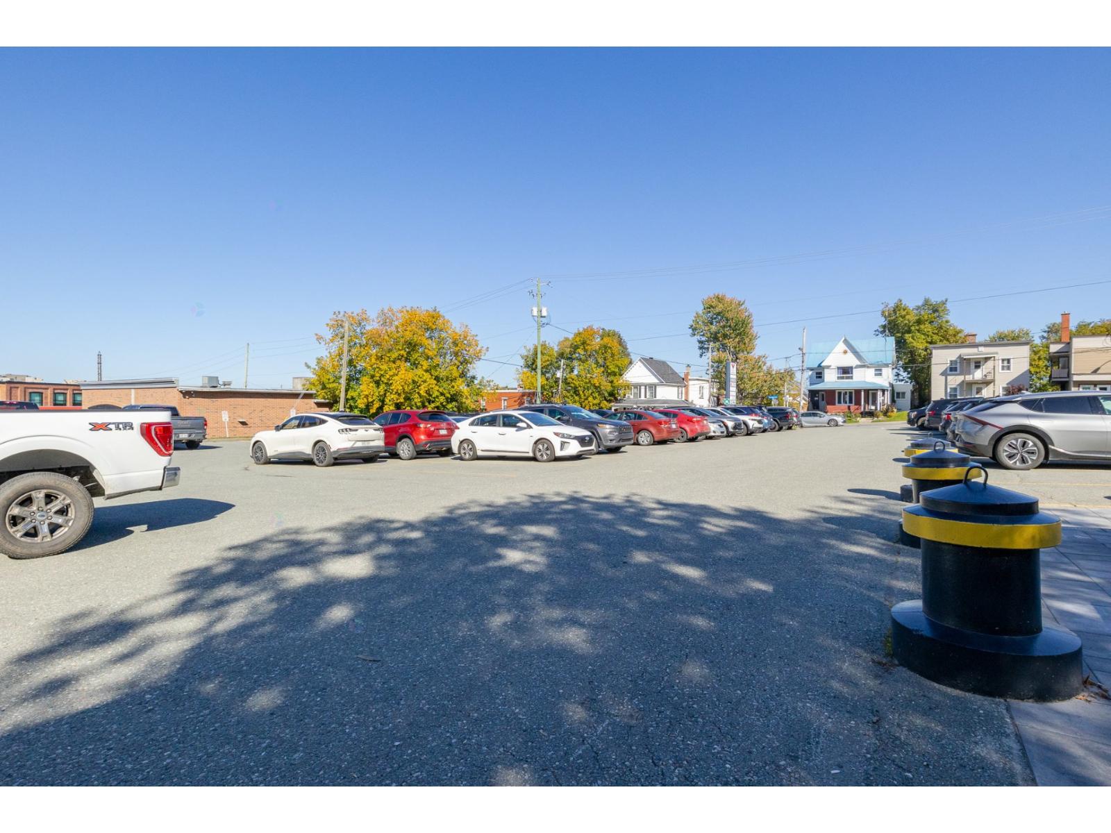740 Rue Galt O., #batisse Property Photo 38