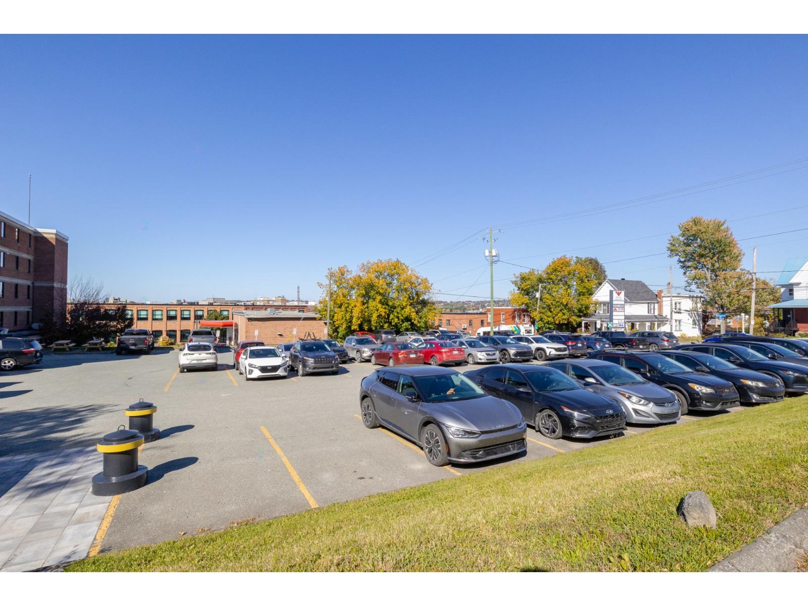 740 Rue Galt O., #batisse Property Photo 40