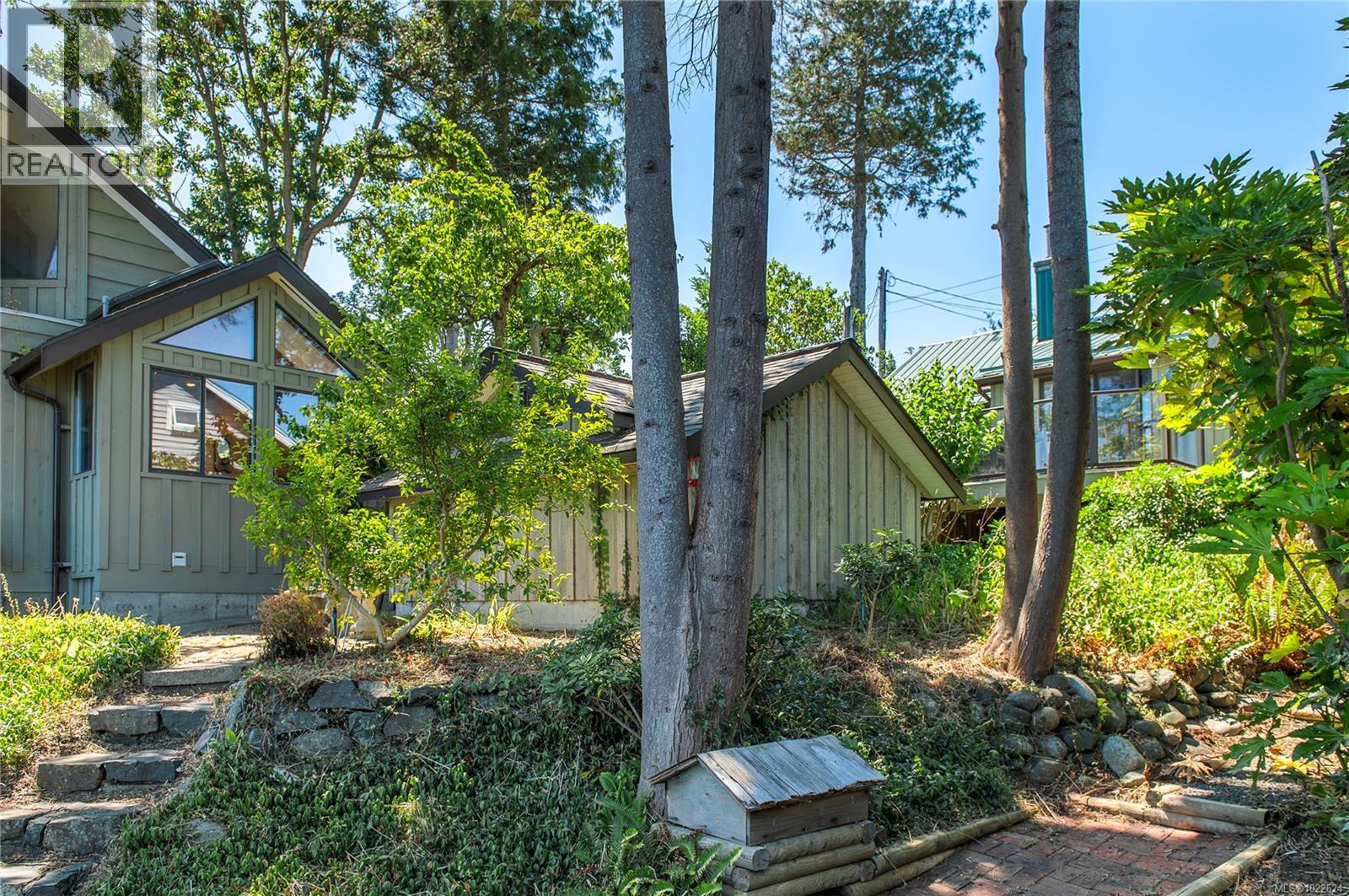 561 & 565 Island Hwy Property Photo 45