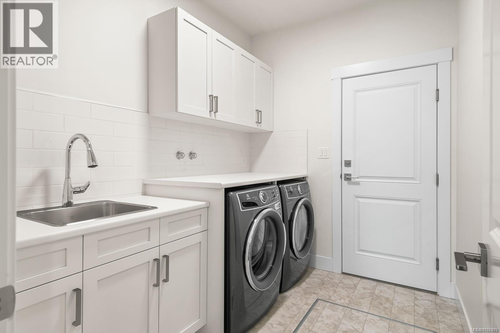 908 Ridgeline Blvd Property Photo 45