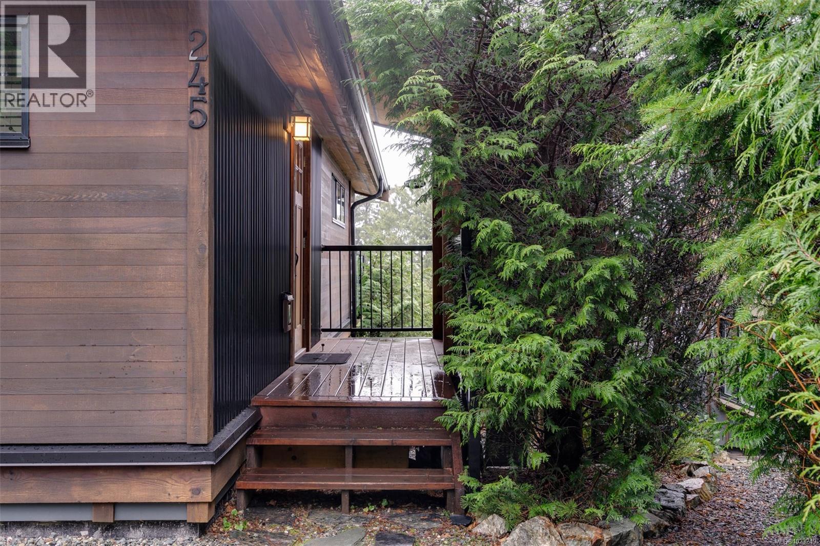 245 6596 Baird Rd Property Photo 4