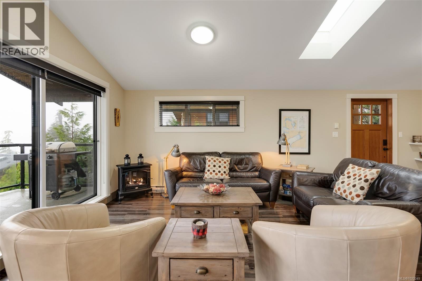 245 6596 Baird Rd Property Photo 11