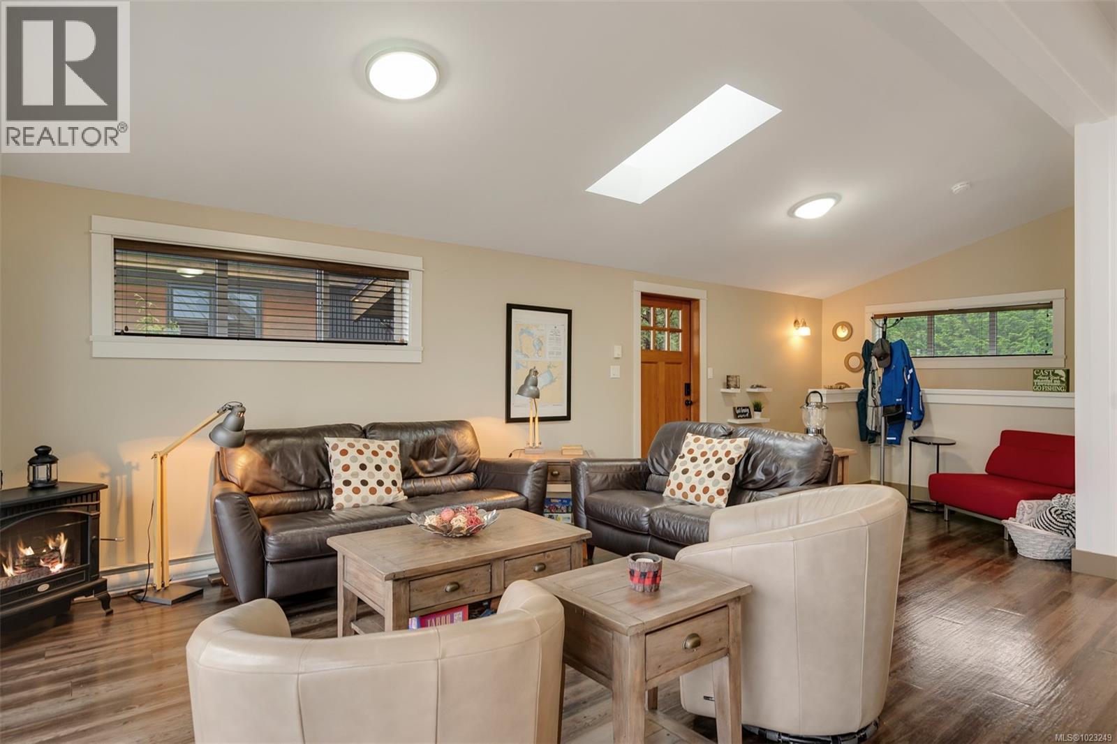 245 6596 Baird Rd Property Photo 12