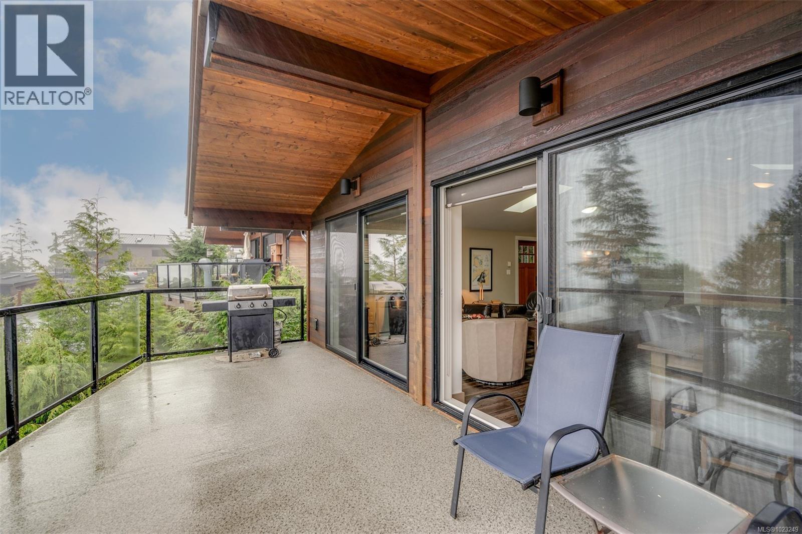 245 6596 Baird Rd Property Photo 22
