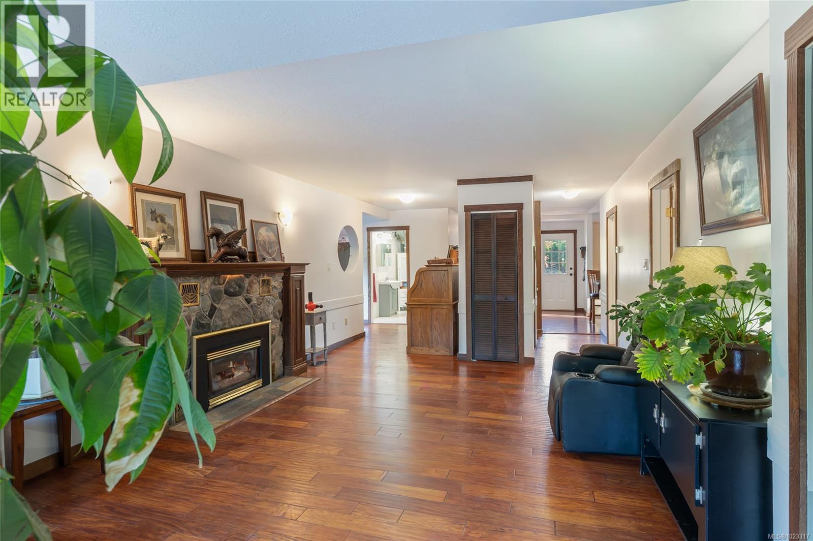 2993 River Rd Property Photo 7