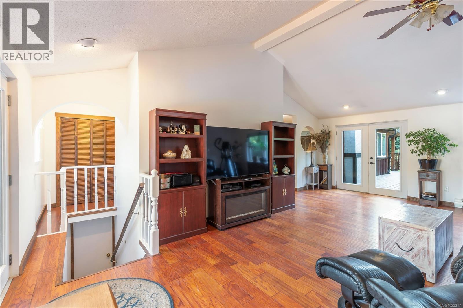 2993 River Rd Property Photo 14
