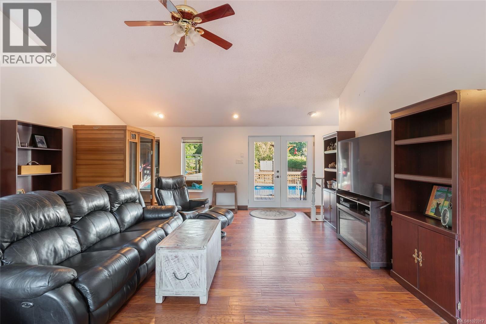 2993 River Rd Property Photo 15