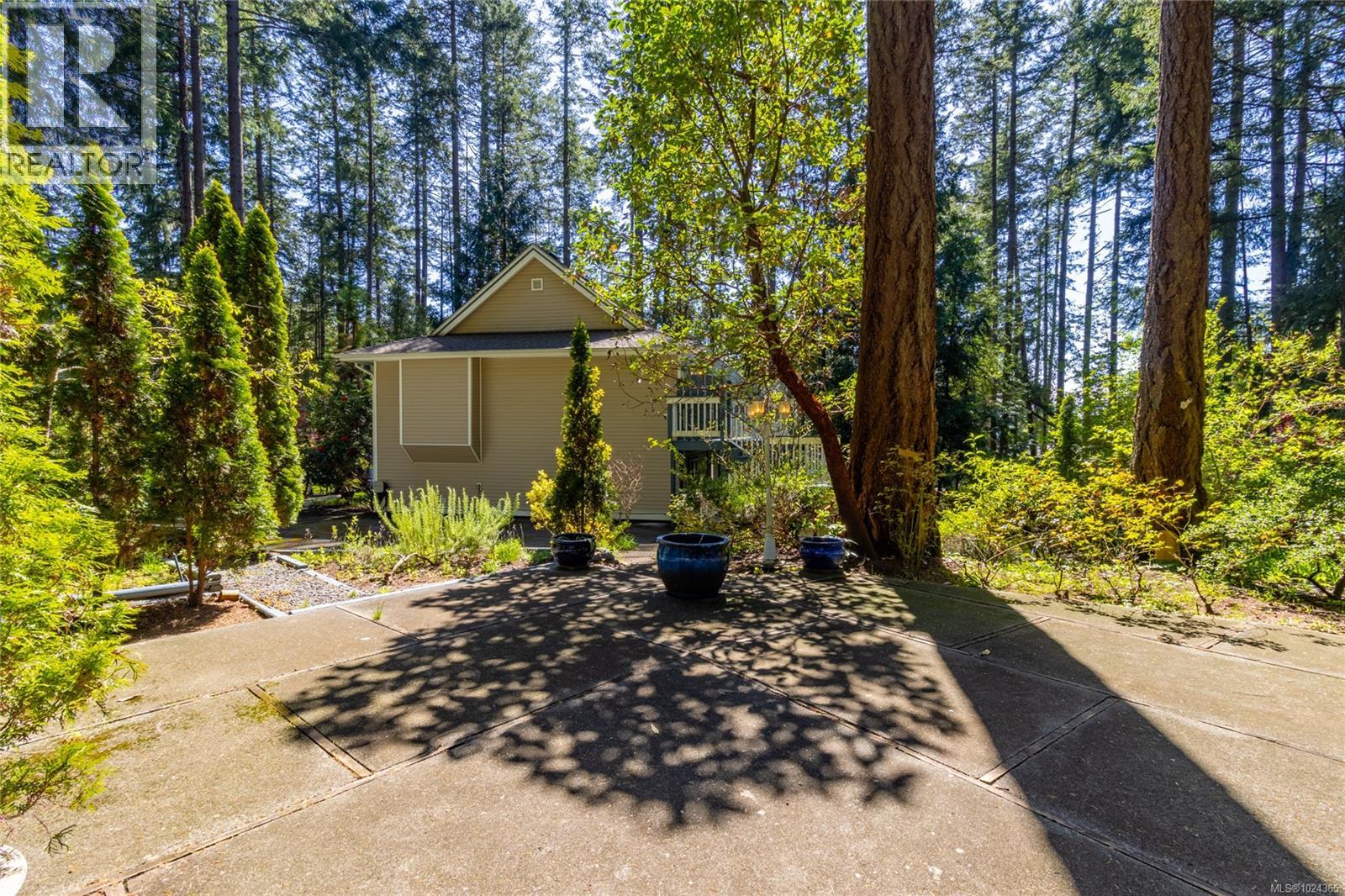 2705 Galley Cres Property Photo 15