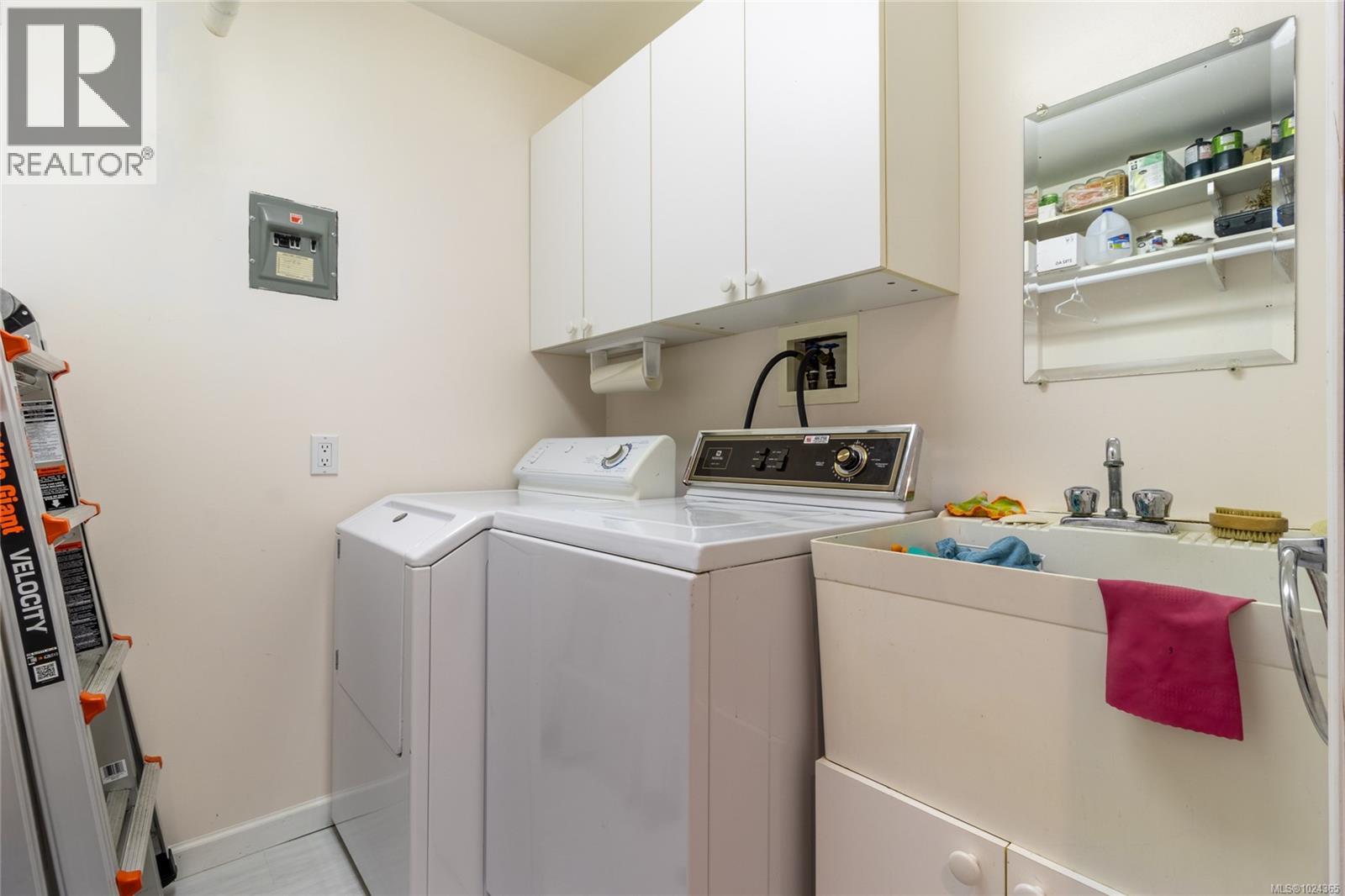 2705 Galley Cres Property Photo 46