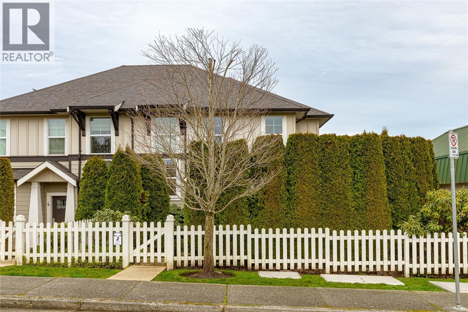 5 3903 Douglas St Property Photo 1