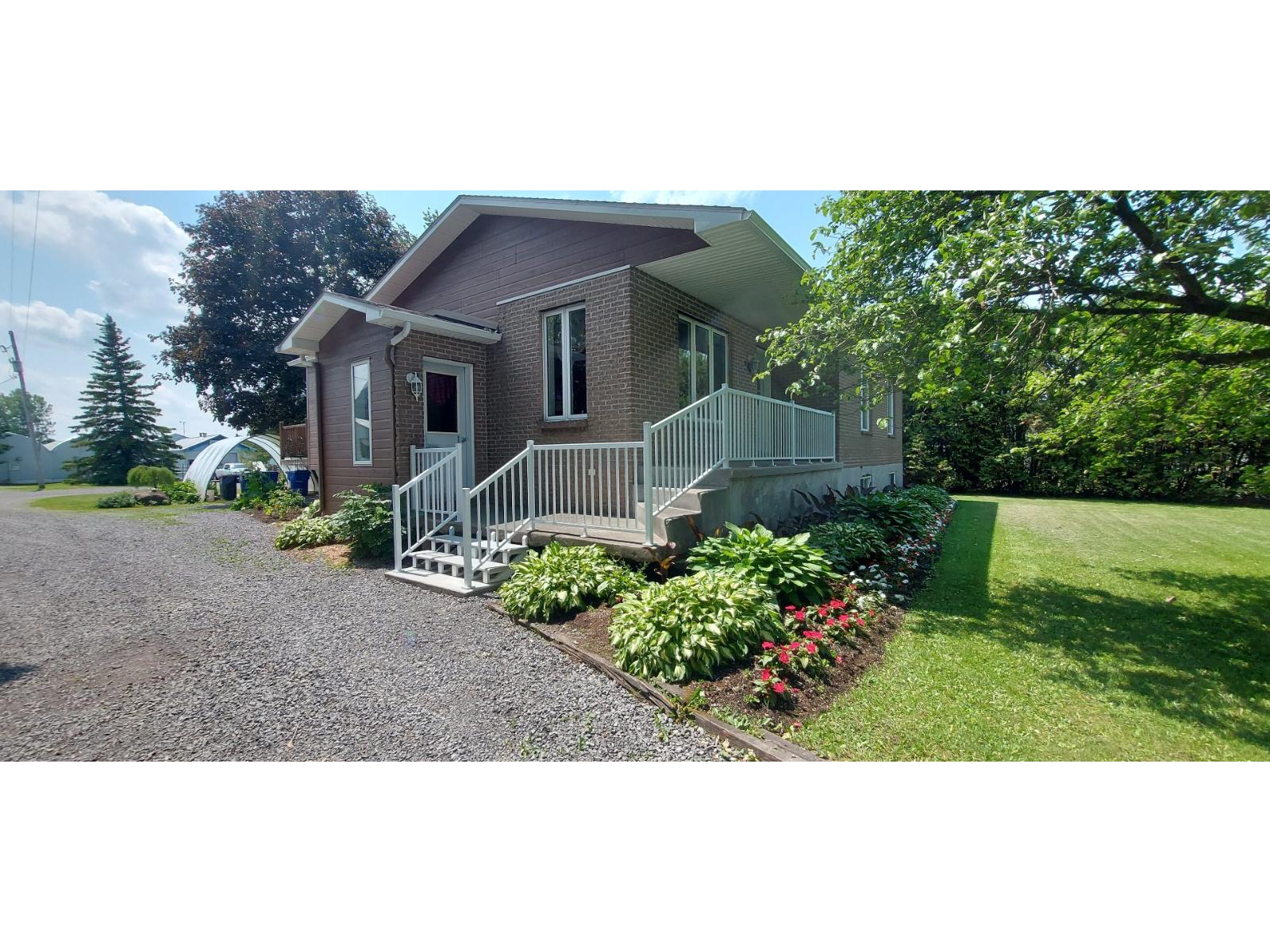 8082 Ch. Du Chicot N. Property Photo 9