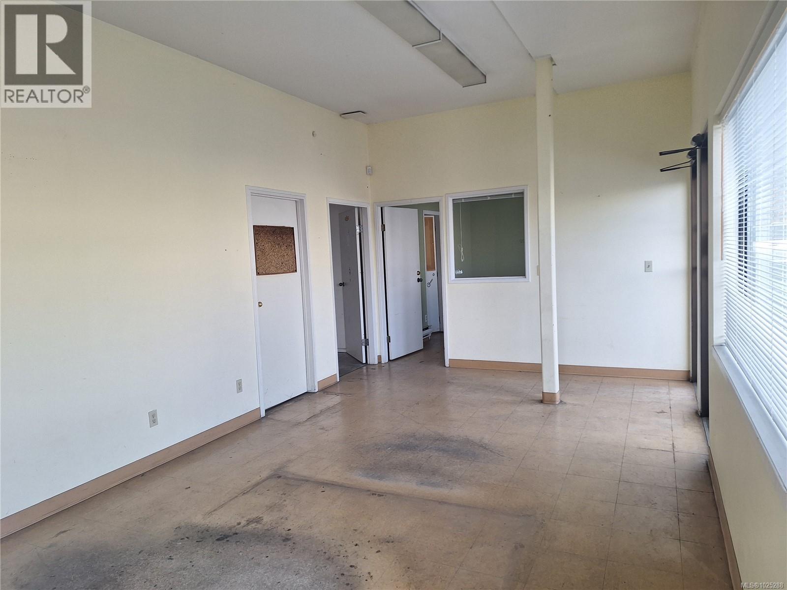 C 690 Comox Rd Property Photo 3