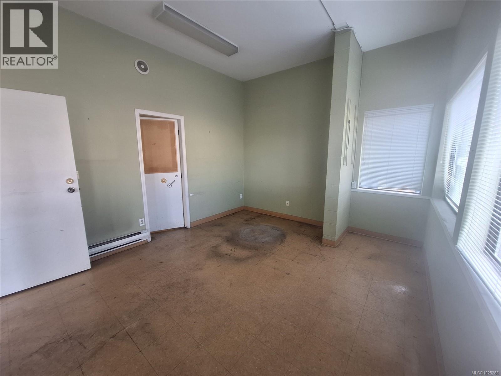 C 690 Comox Rd Property Photo 4