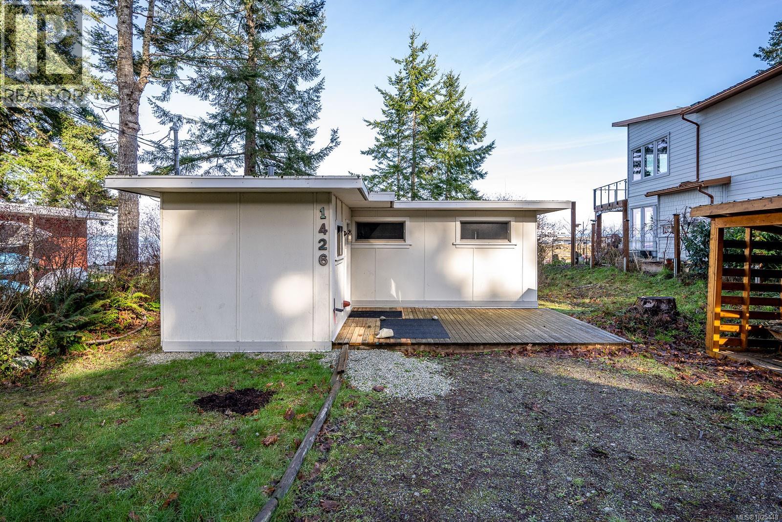1426 Wilkinson Rd Property Photo 3