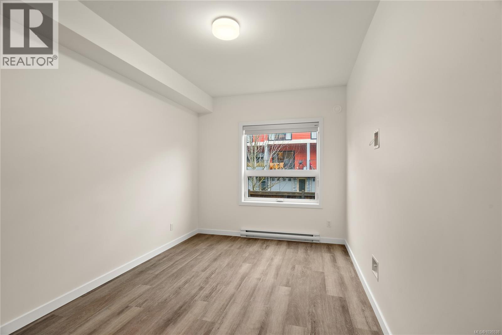 305 610 Lampson St Property Photo 9