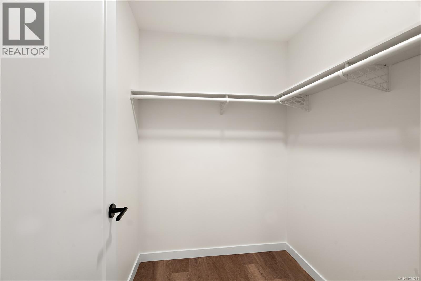 305 610 Lampson St Property Photo 11