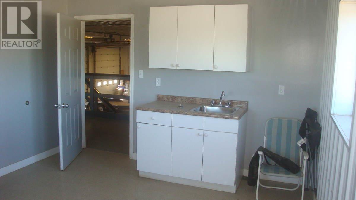 4 Collins Road Property Photo 10