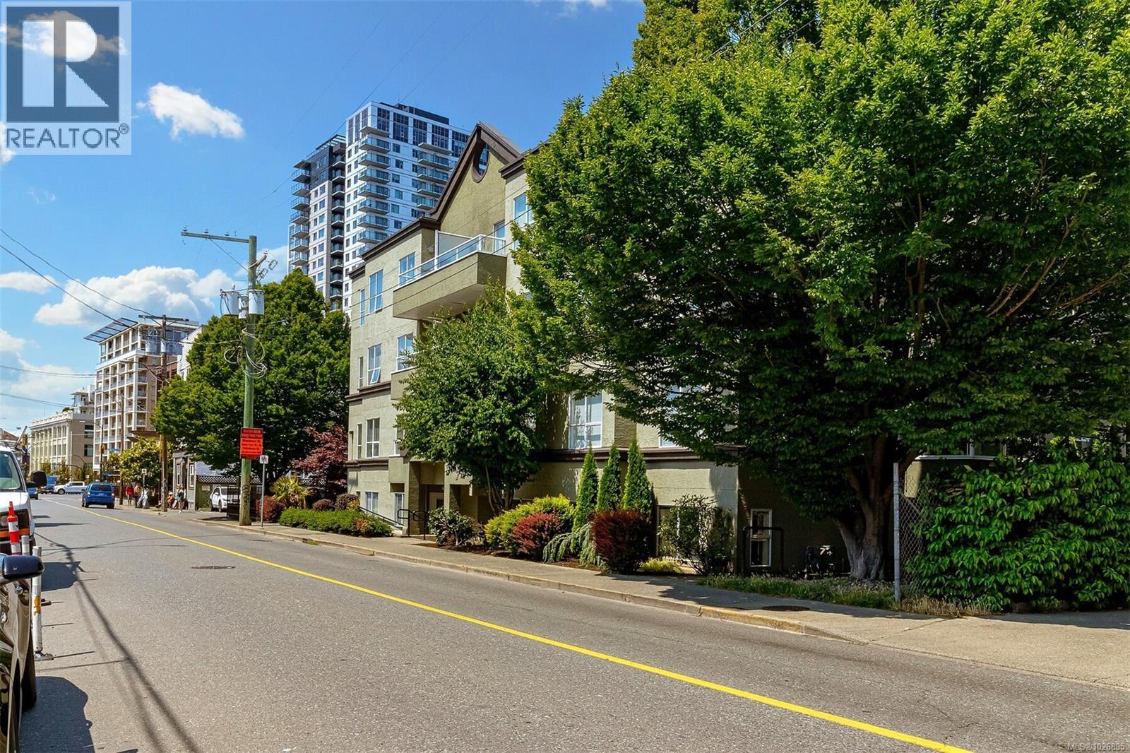 102 & 103 832 Fisgard St Property Photo 2