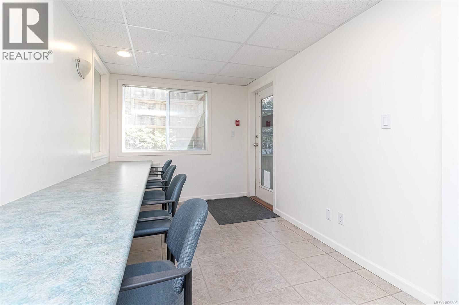 102 & 103 832 Fisgard St Property Photo 8