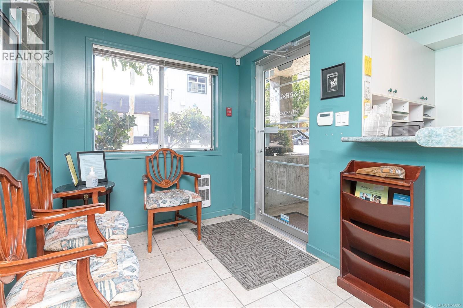 102 & 103 832 Fisgard St Property Photo 31