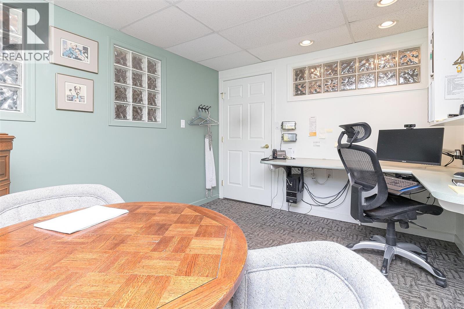 102 & 103 832 Fisgard St Property Photo 38