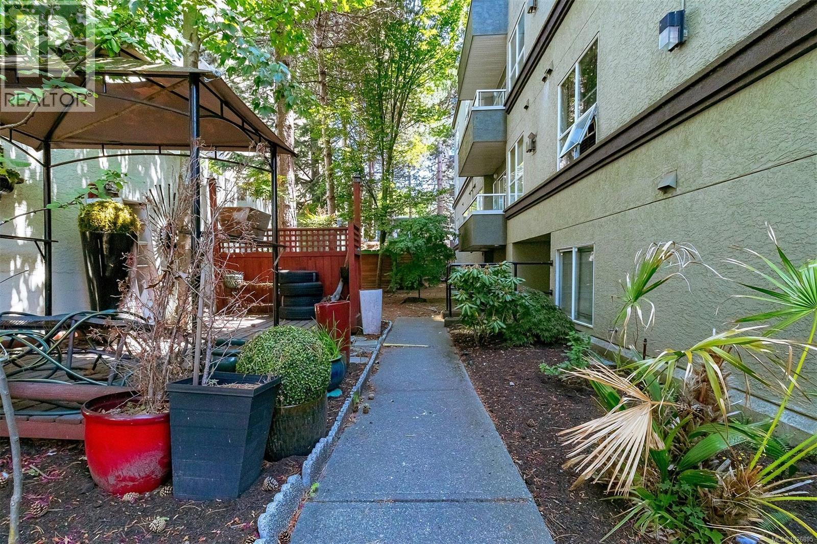 102 & 103 832 Fisgard St Property Photo 44