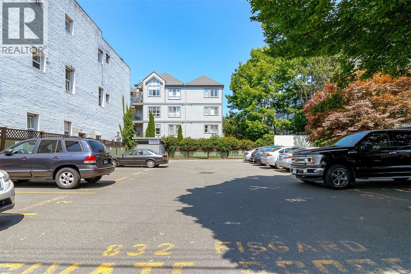 102 & 103 832 Fisgard St Property Photo 45