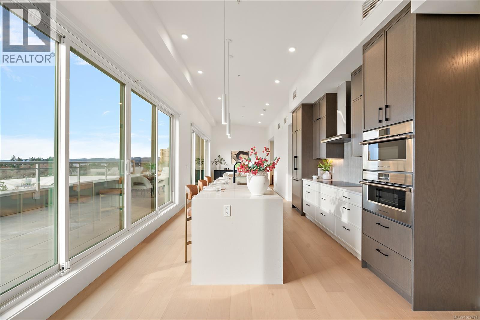 502 1102 Esquimalt Rd Property Photo 1