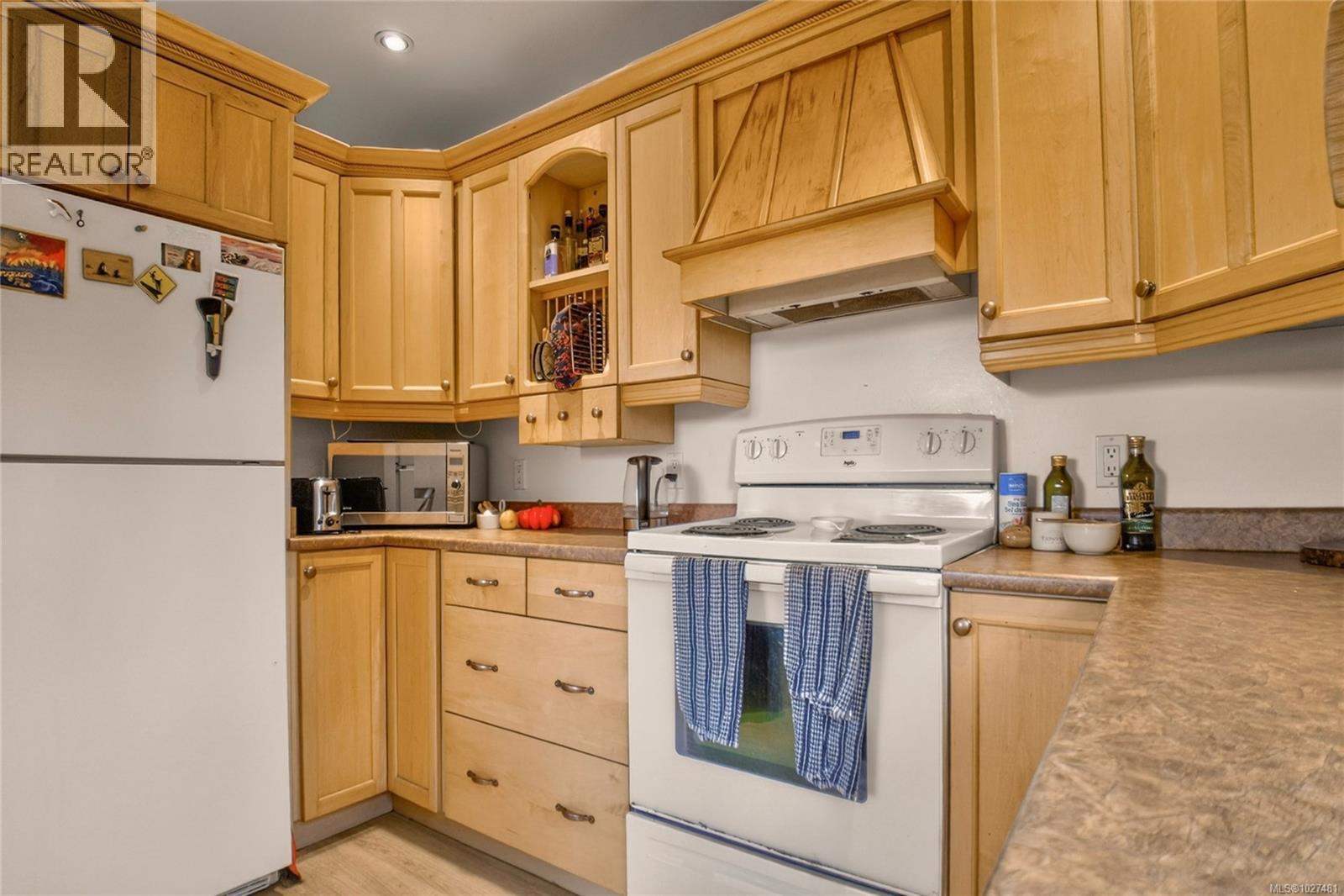 212 Albion Cres Property Photo 6