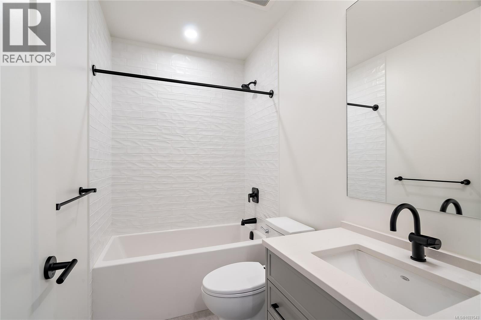 503 1102 Esquimalt Rd Property Photo 9
