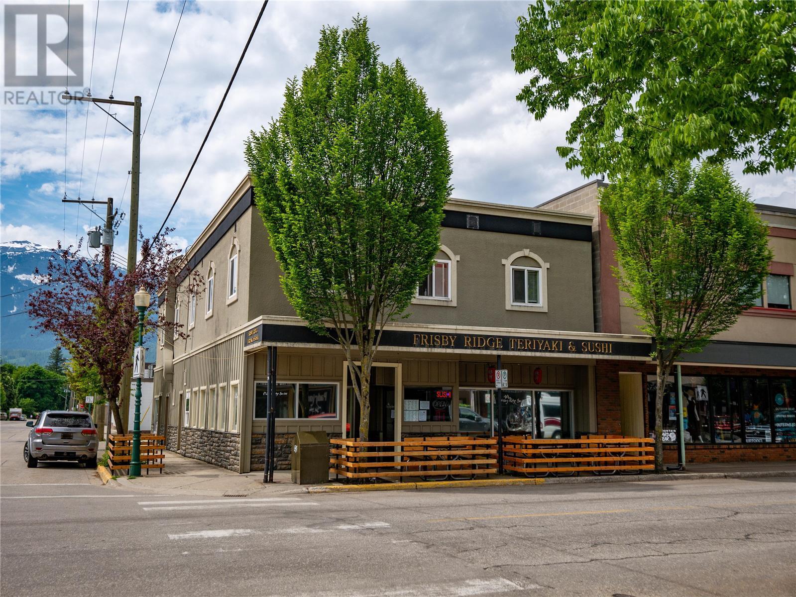 201 First Street W Property Photo 3