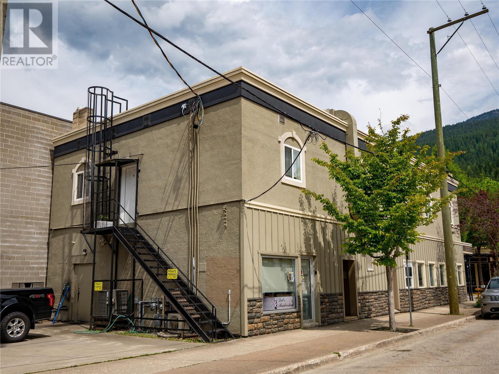 201 First Street W Property Photo 7