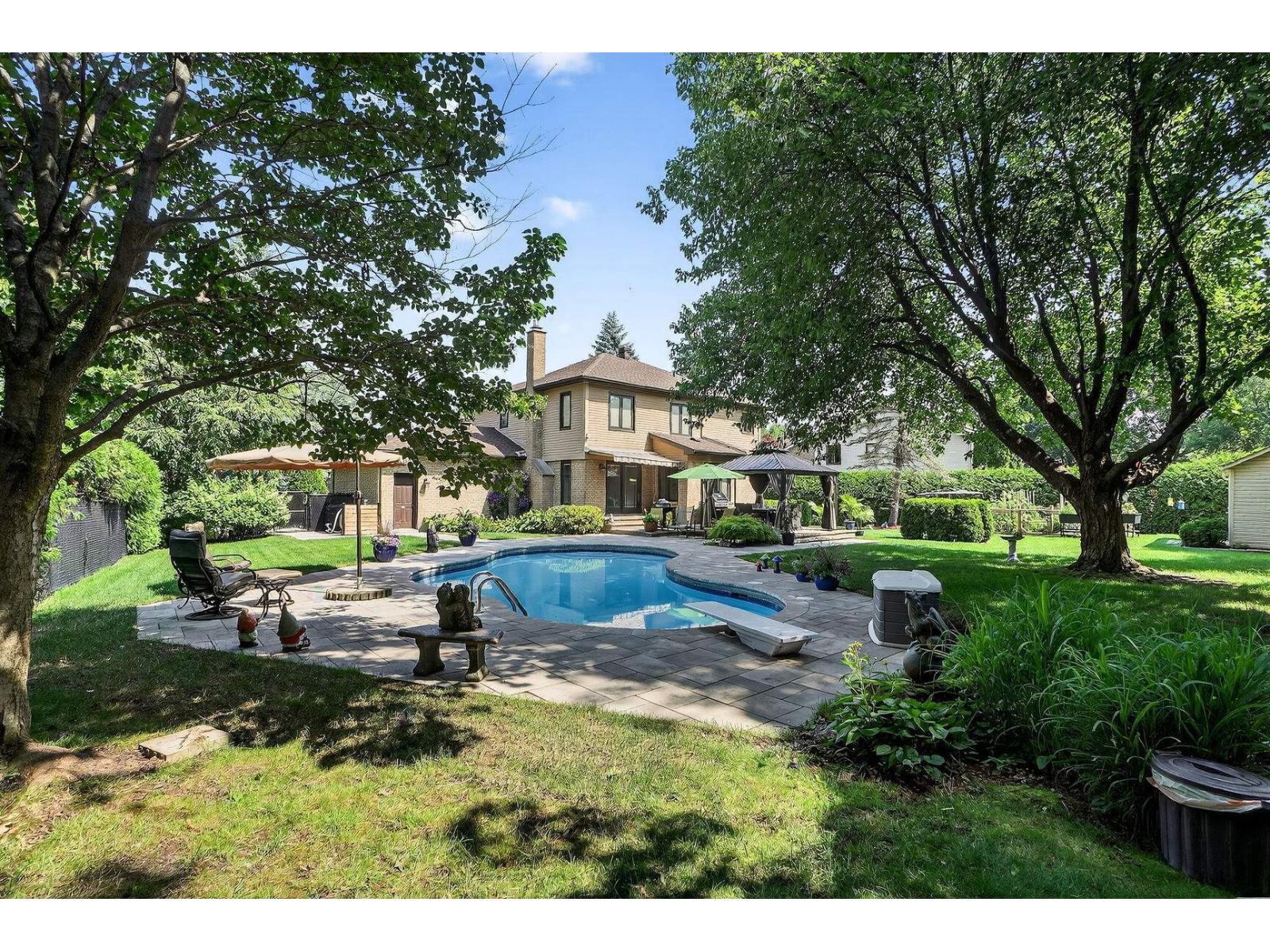 33 Crois. Gray Property Photo 1
