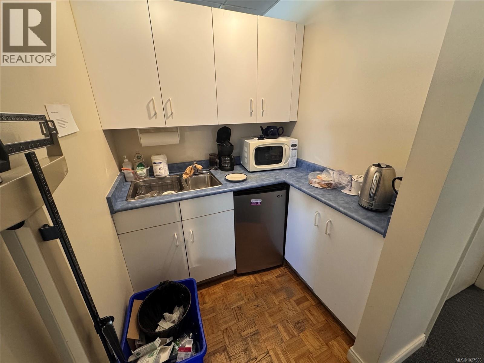 326 1175 Cook St Property Photo 4
