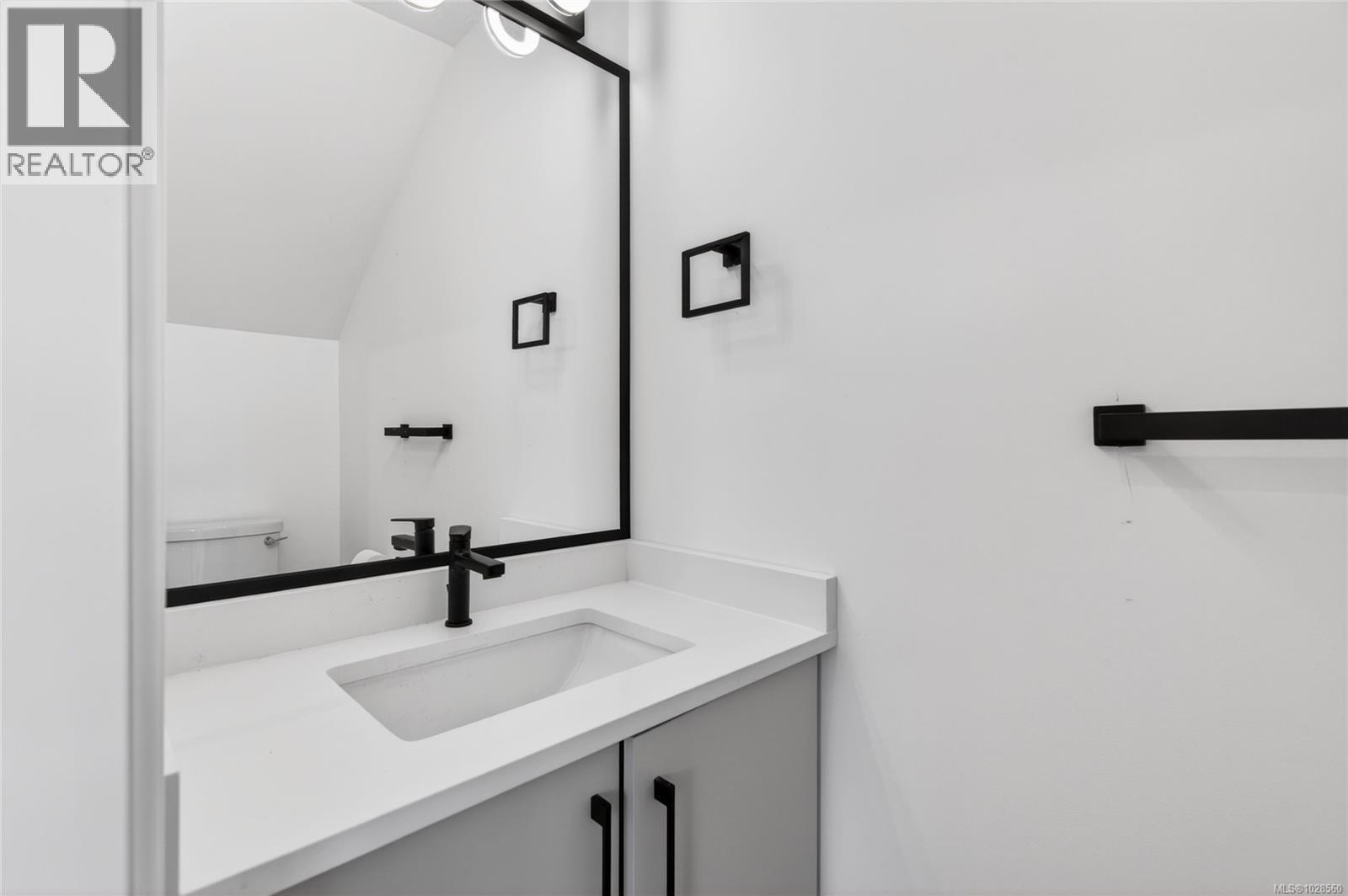 1 704 Beaver Creek Blvd Property Photo 11