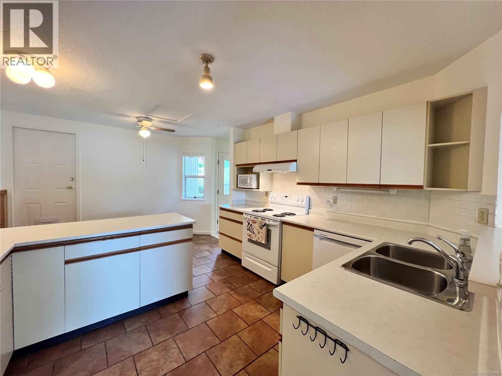 3 130 Corbett Rd Property Photo 6