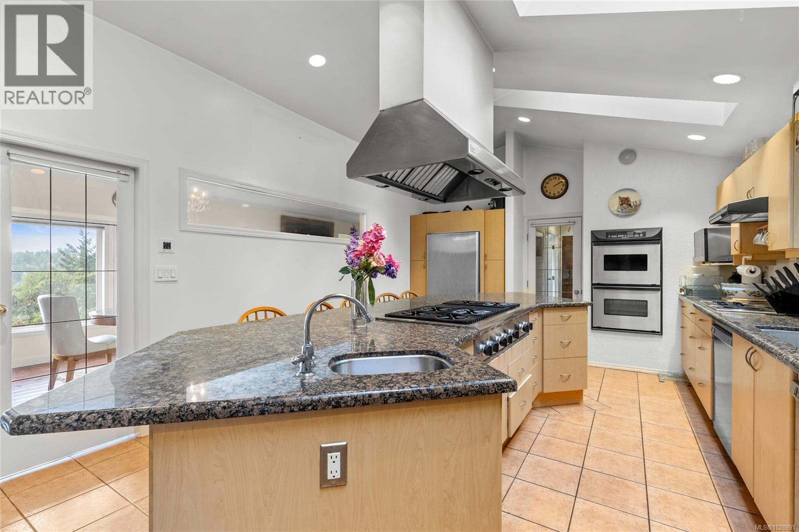 5301 Sooke Rd Property Photo 15