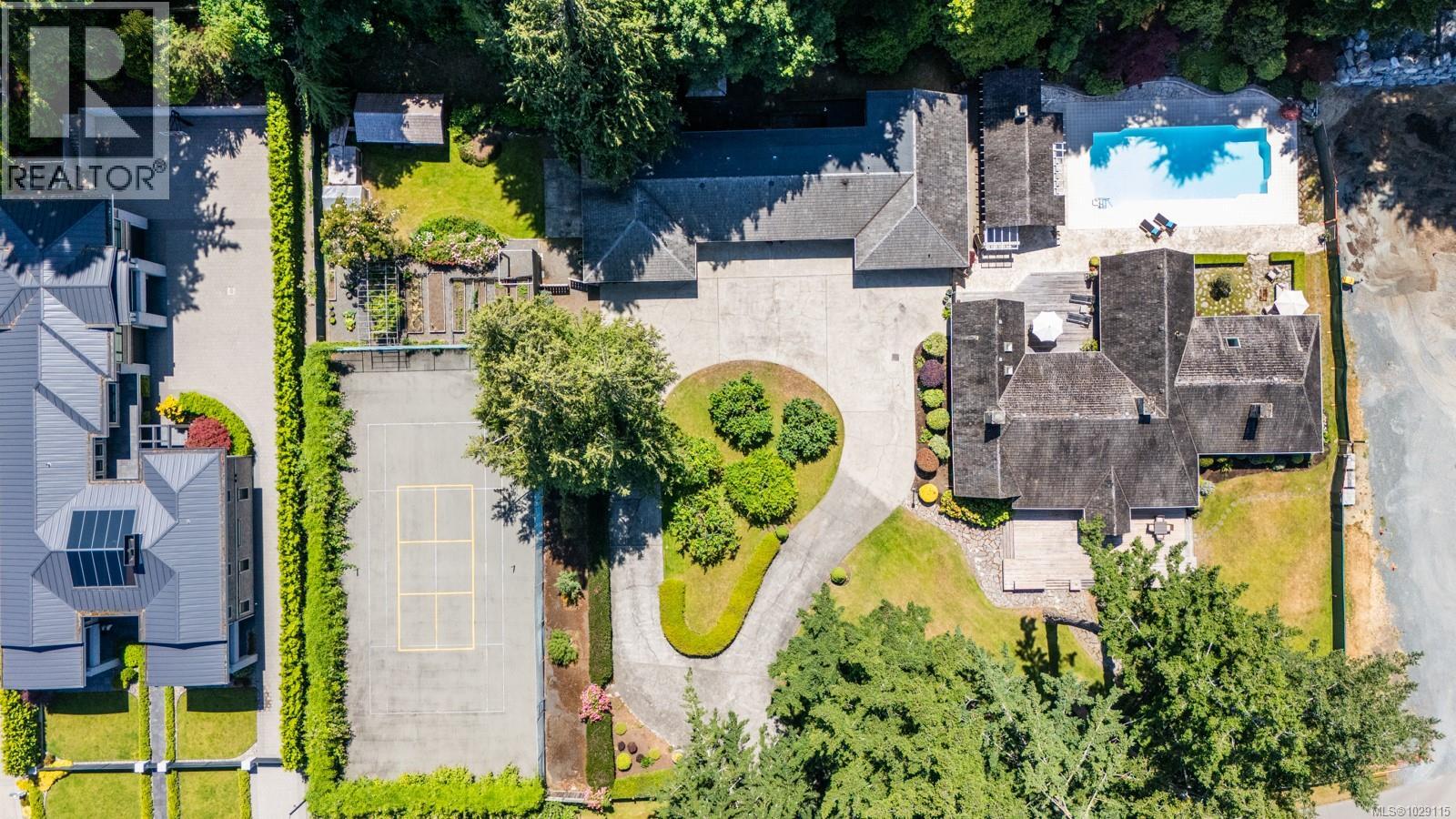 382 Judges Row Property Photo 3