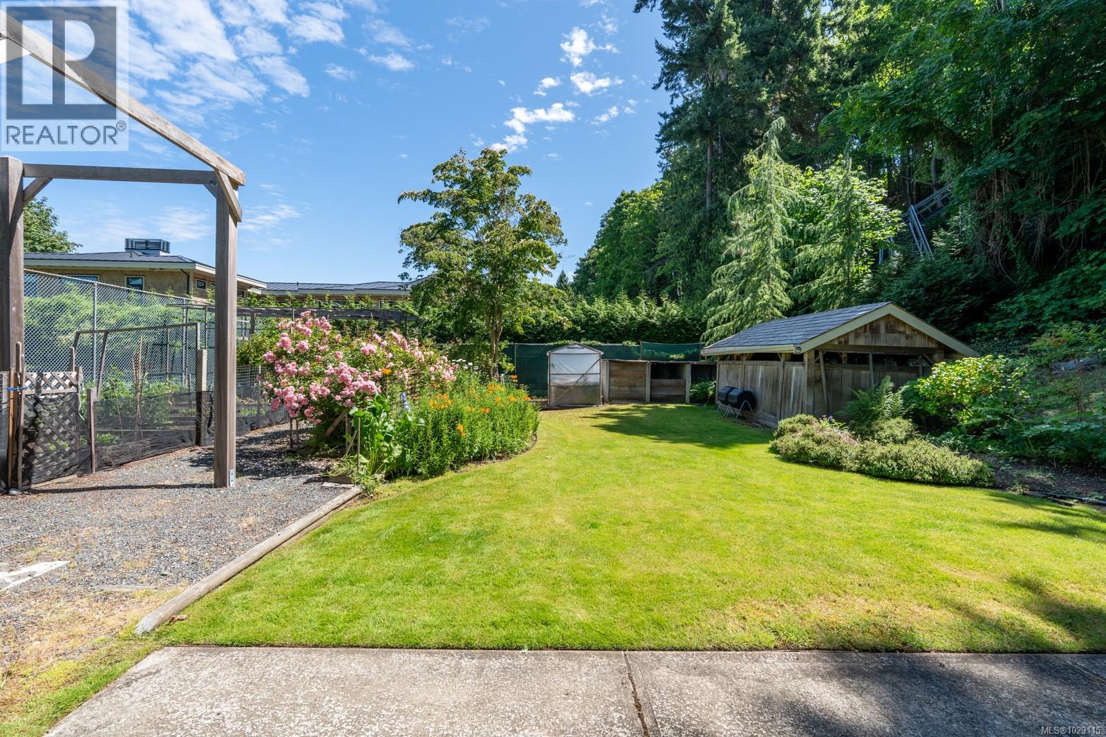 382 Judges Row Property Photo 56