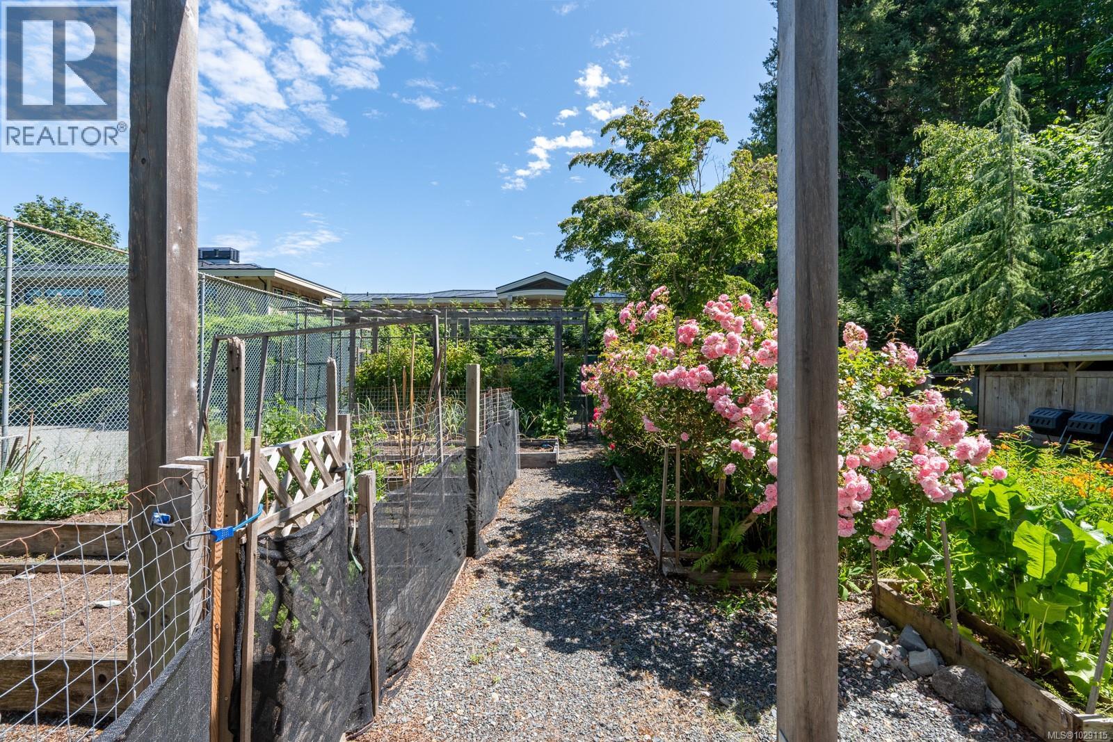 382 Judges Row Property Photo 57