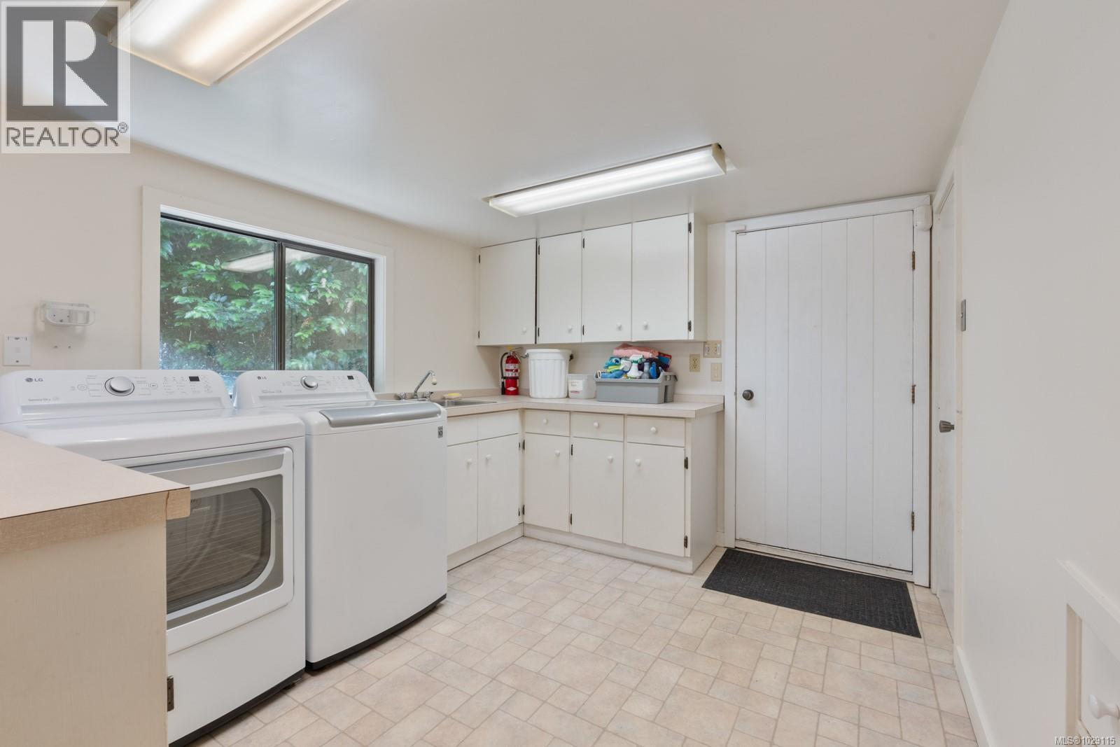 382 Judges Row Property Photo 62