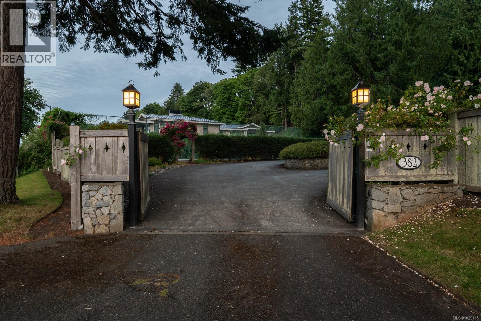 382 Judges Row Property Photo 81
