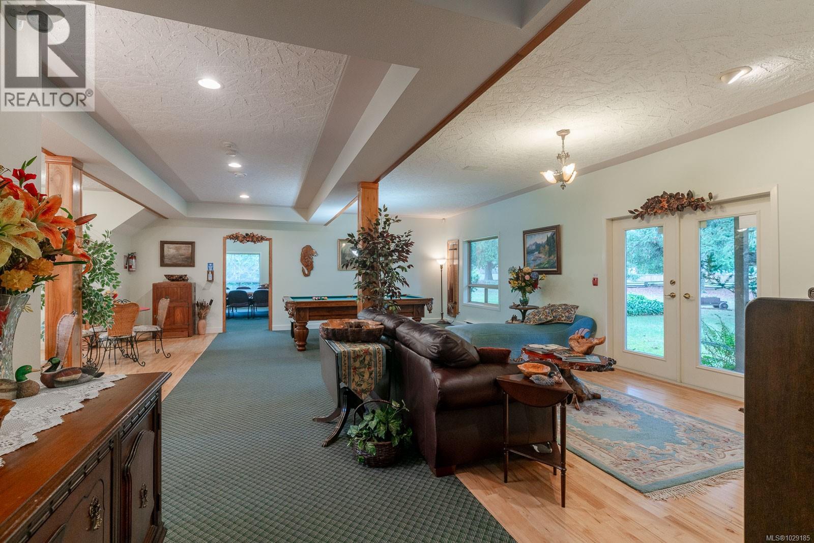 5895 River Rd Property Photo 16