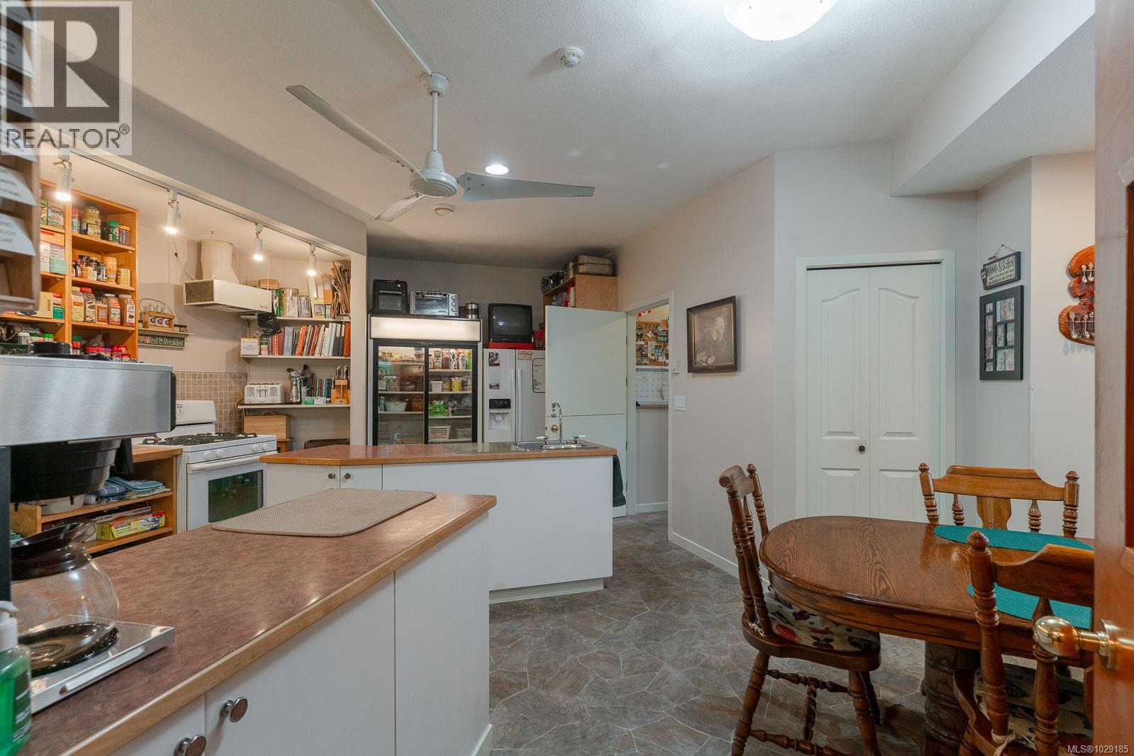 5895 River Rd Property Photo 26