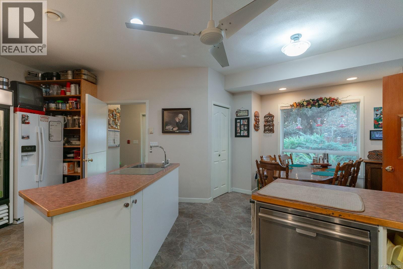 5895 River Rd Property Photo 27