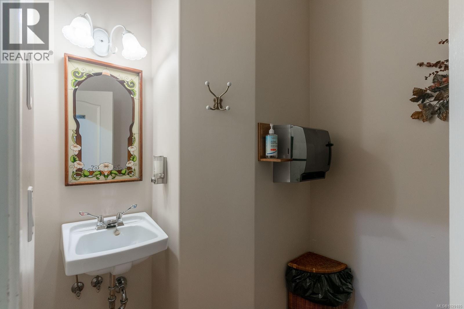 5895 River Rd Property Photo 30
